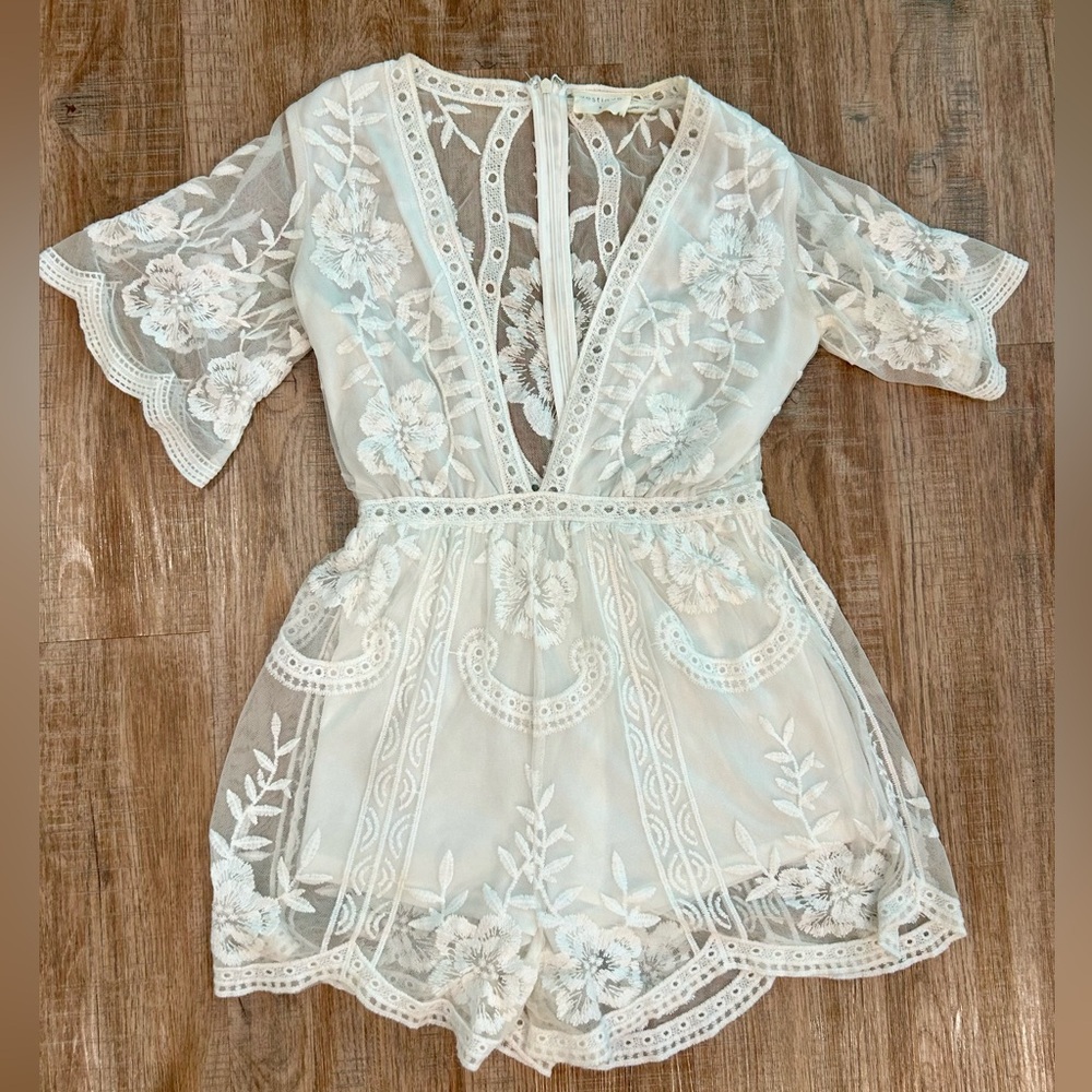 White Embroidered Lace & Mesh Bohemian V-Neck Romper- Women’s Small